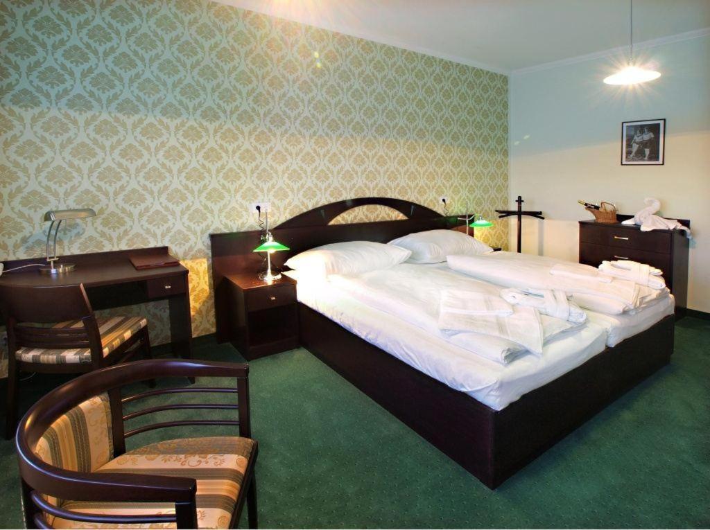 Hotel Studanka Rychnov nad Kneznou Esterno foto
