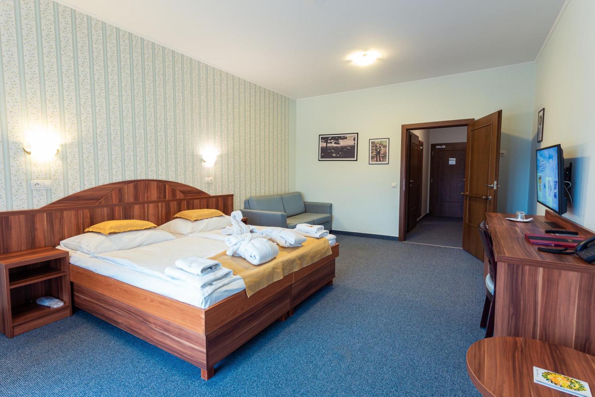 Hotel Studanka Rychnov nad Kneznou Esterno foto